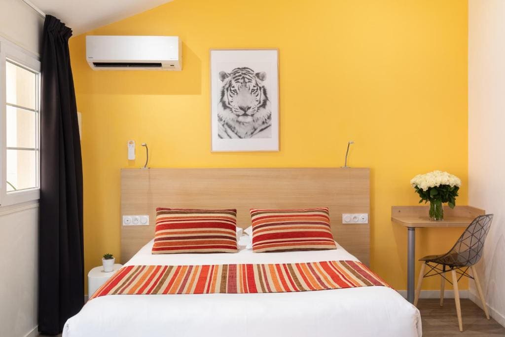 Deluxe Double Room with Balcony room - Image 3