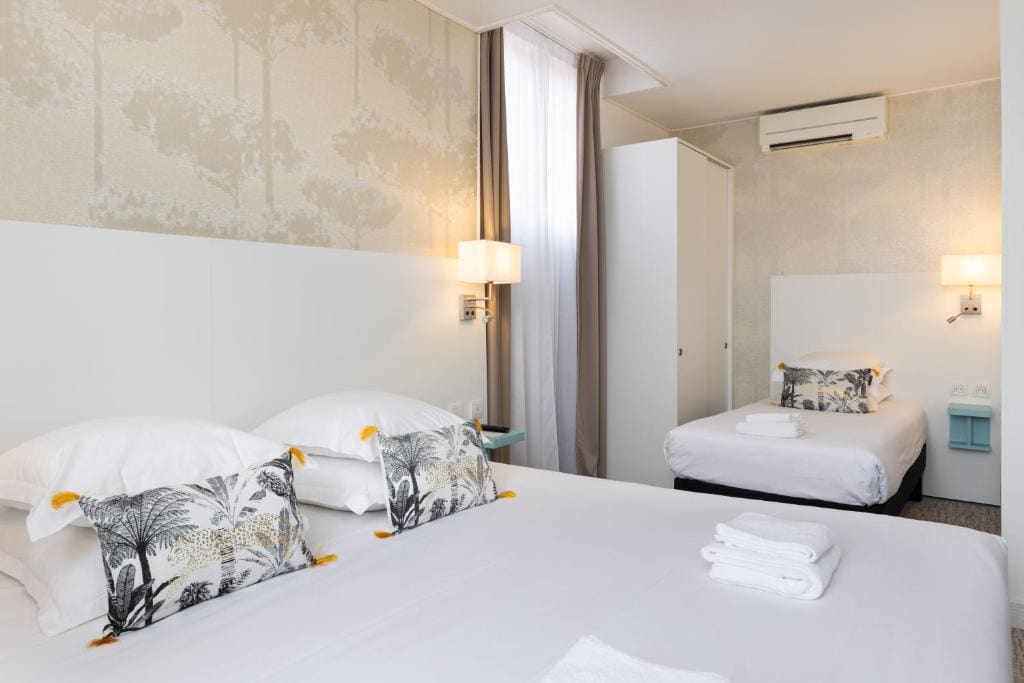 Deluxe Triple Room room - Image 1
