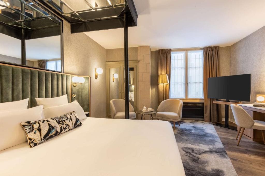 Queen Suite room - Image 1