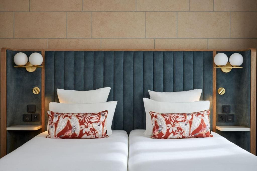Superior Twin Room room - Image 3