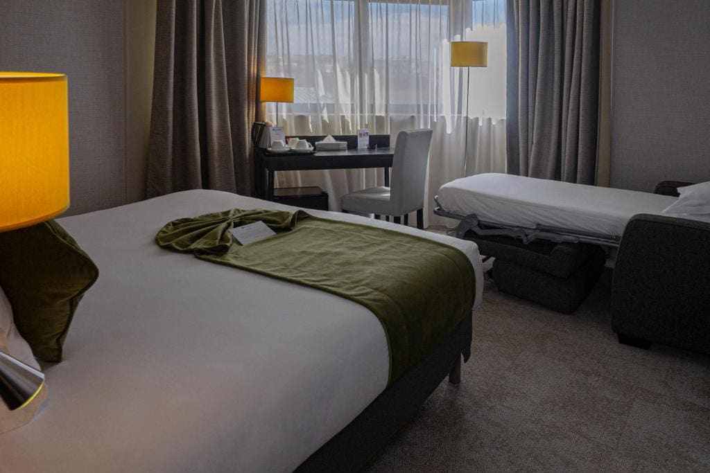 Standard Twin/Double Room with Sofa bed room - Image 1