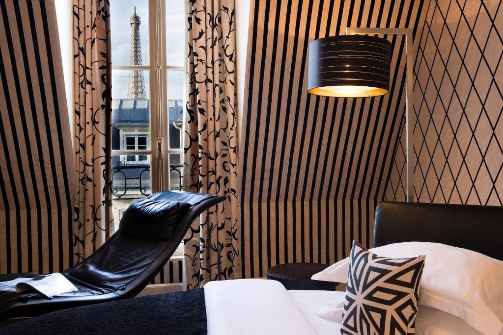Junior Suite with View of the Eiffel Tower room - Image 3
