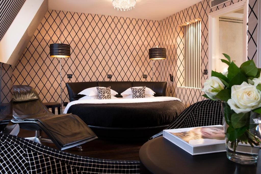 Junior Suite with View of the Eiffel Tower room - Image 1