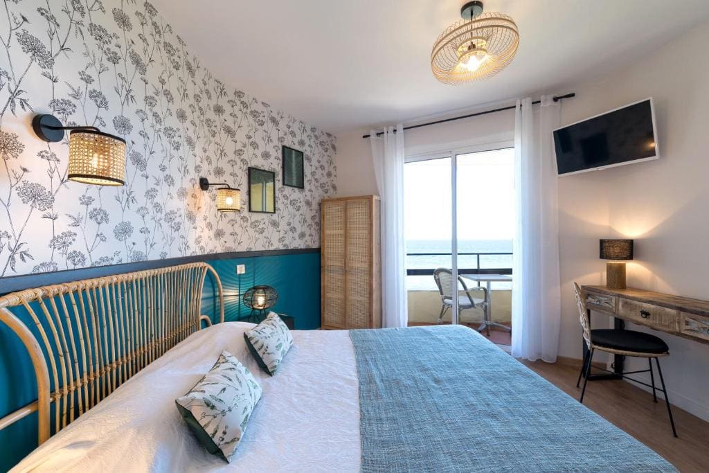 Double Room Terrace with Sea view room - Image 1