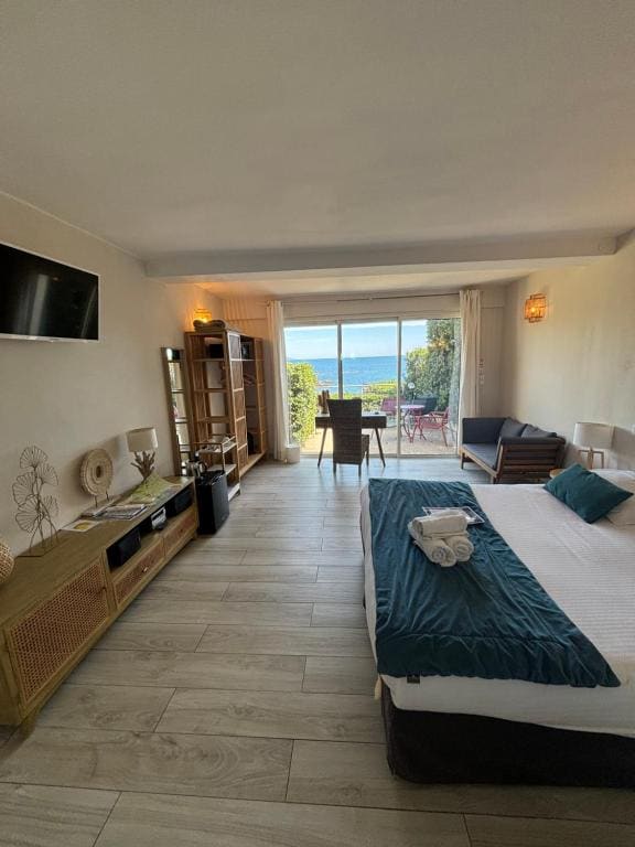 Suite Terrace with Spa Bath room - Image 3