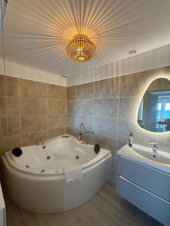Suite Terrace with Spa Bath room - Image 1