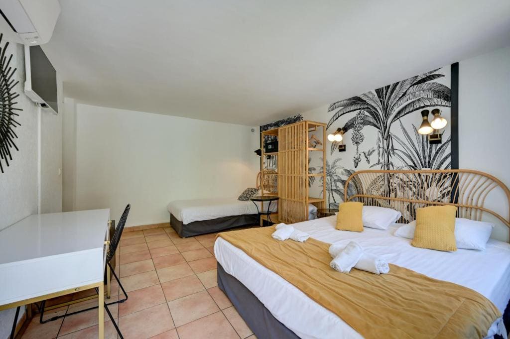 Triple Room Terrace with Garden View room - Image 1