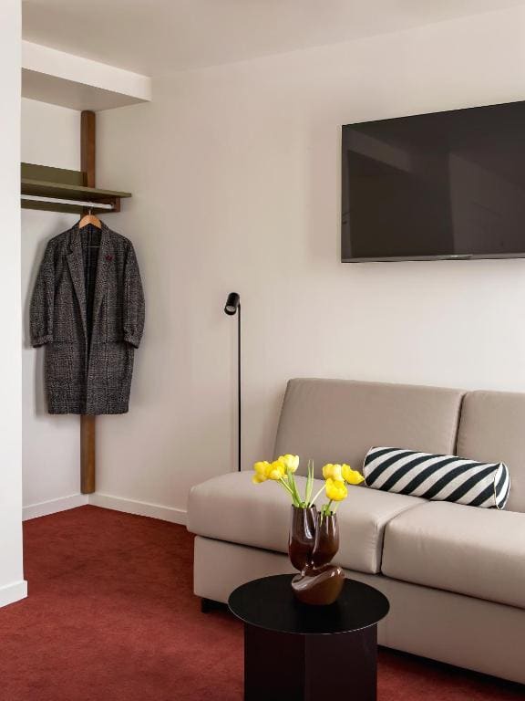 Dalila Family Room room - Image 2