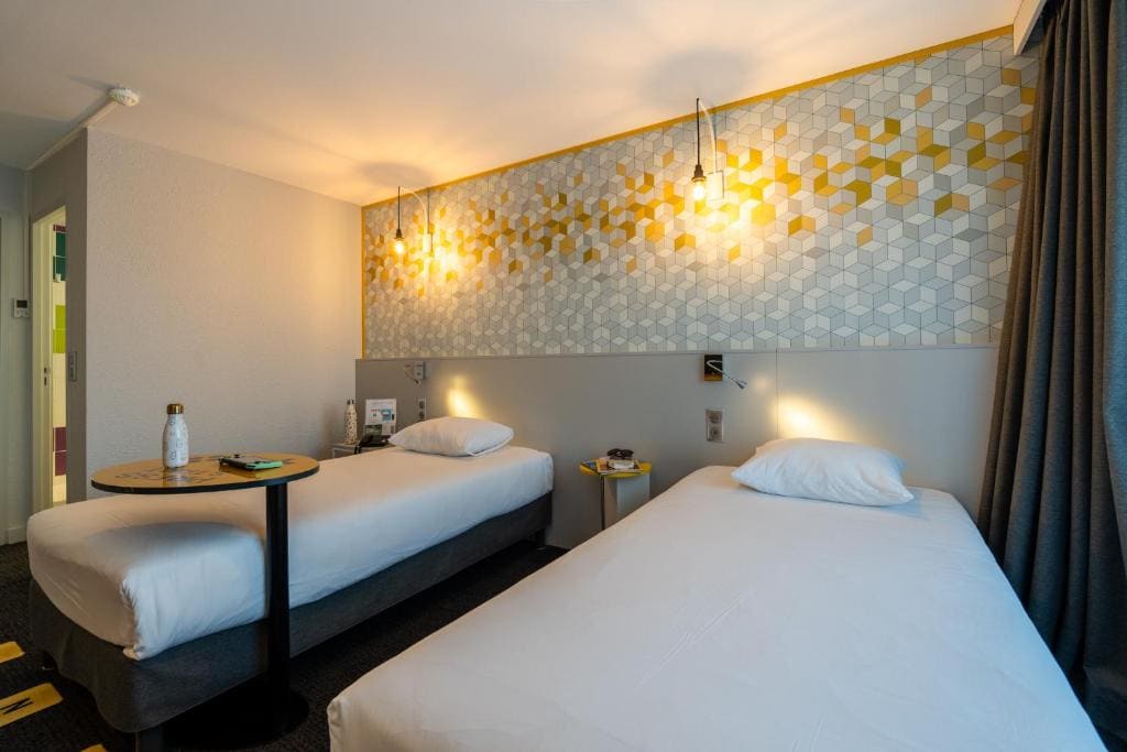 Standard Twin Room room - Image 1