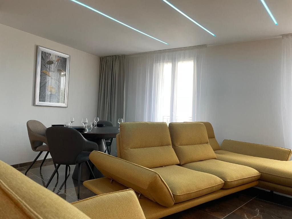 Deluxe Apartment room - Image 2