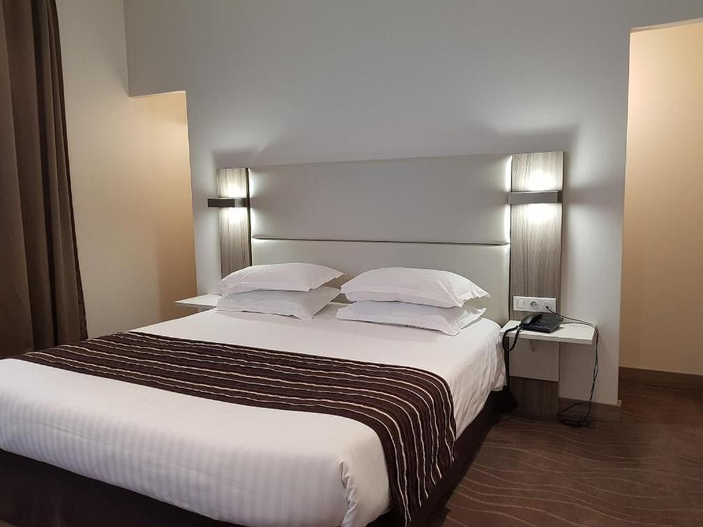 Suite with Spa Bath room - Image 1