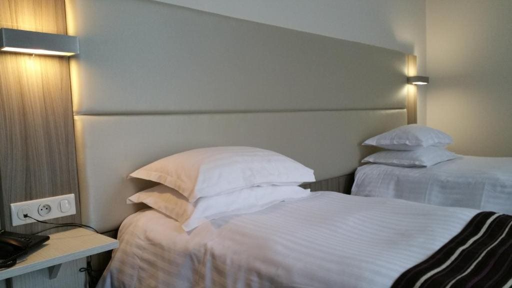 Superior Twin Room room - Image 3