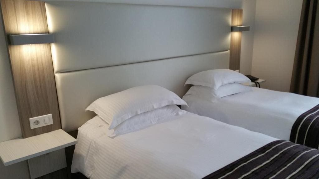 Premium Twin Room room - Image 2