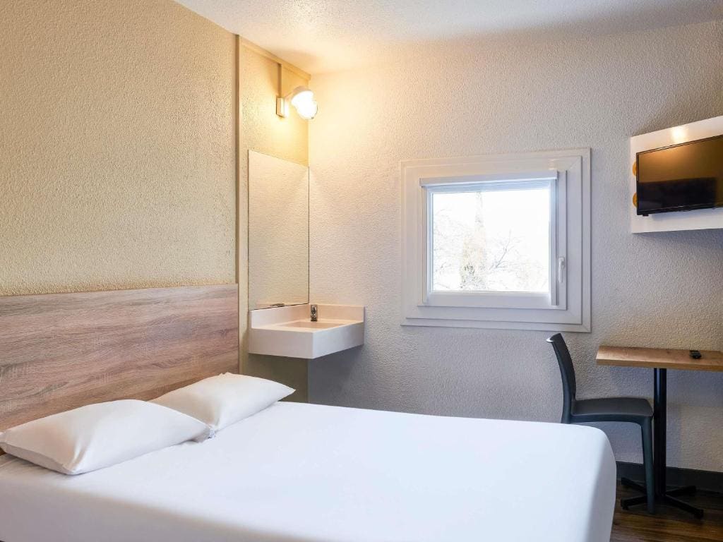 Tandem Room for Two Travelers room - Image 2