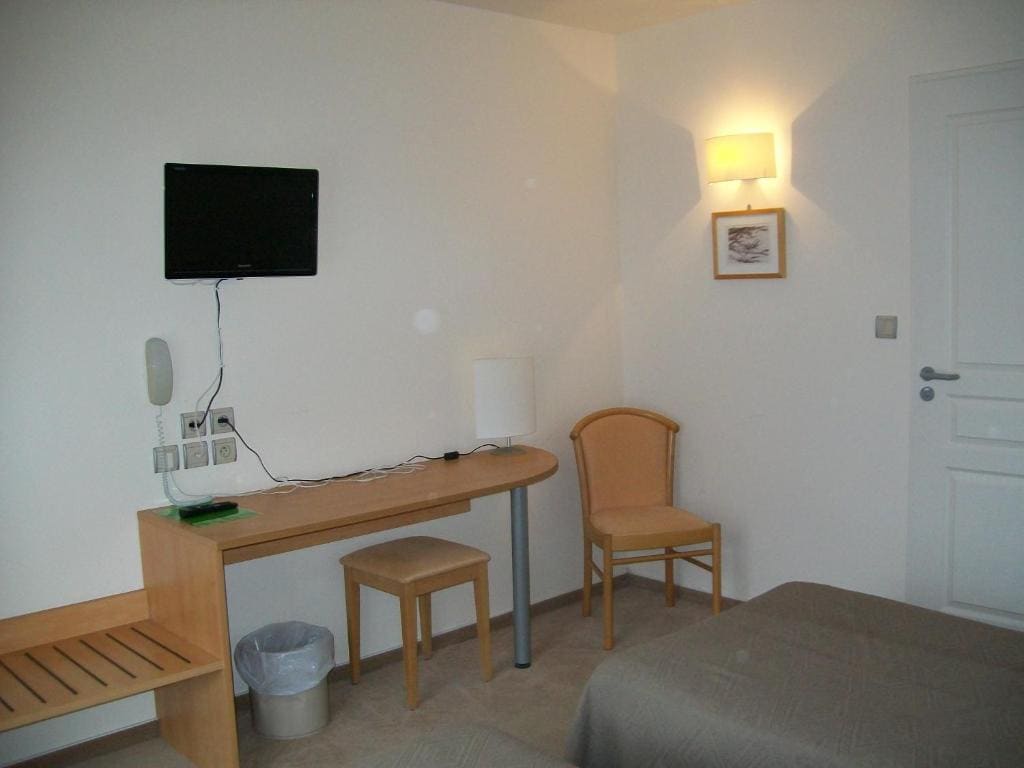 Double Room with Balcony and Lake View room - Image 3