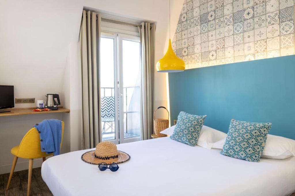 Superior Double Room with Balcony and Sacré-Cœur Basilica View room - Image 1