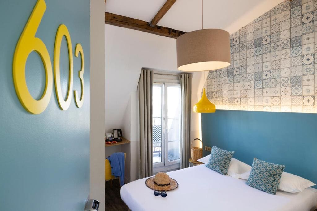 Superior Double Room with Balcony and Sacré-Cœur Basilica View room - Image 2