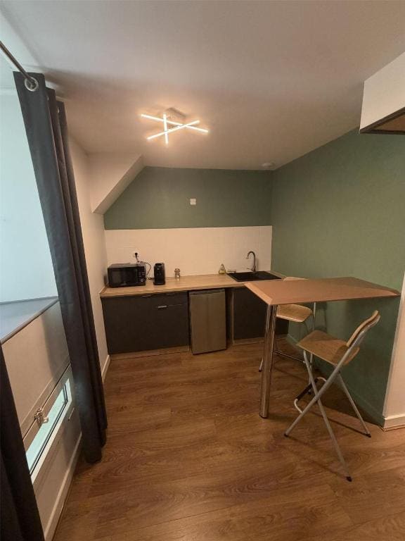 Deluxe Quadruple Room with Queen Bed and Kitchen room - Image 1