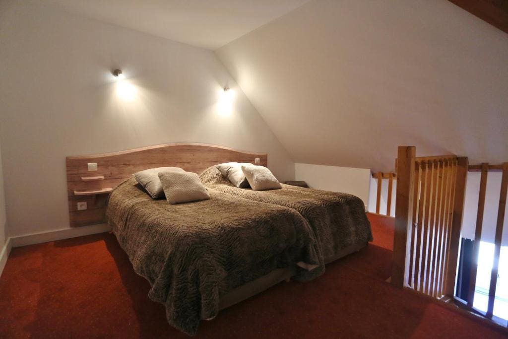 Family Room with 1 Double and 2 Twin Beds and Kitchen room - Image 1