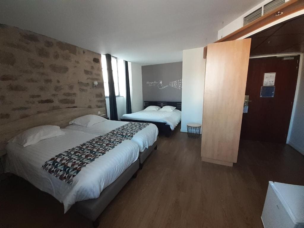Family Room with River View room - Image 2