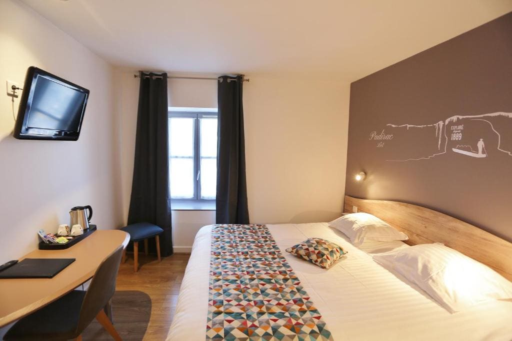 Queen Room with Queen Bed and River View room - Image 1