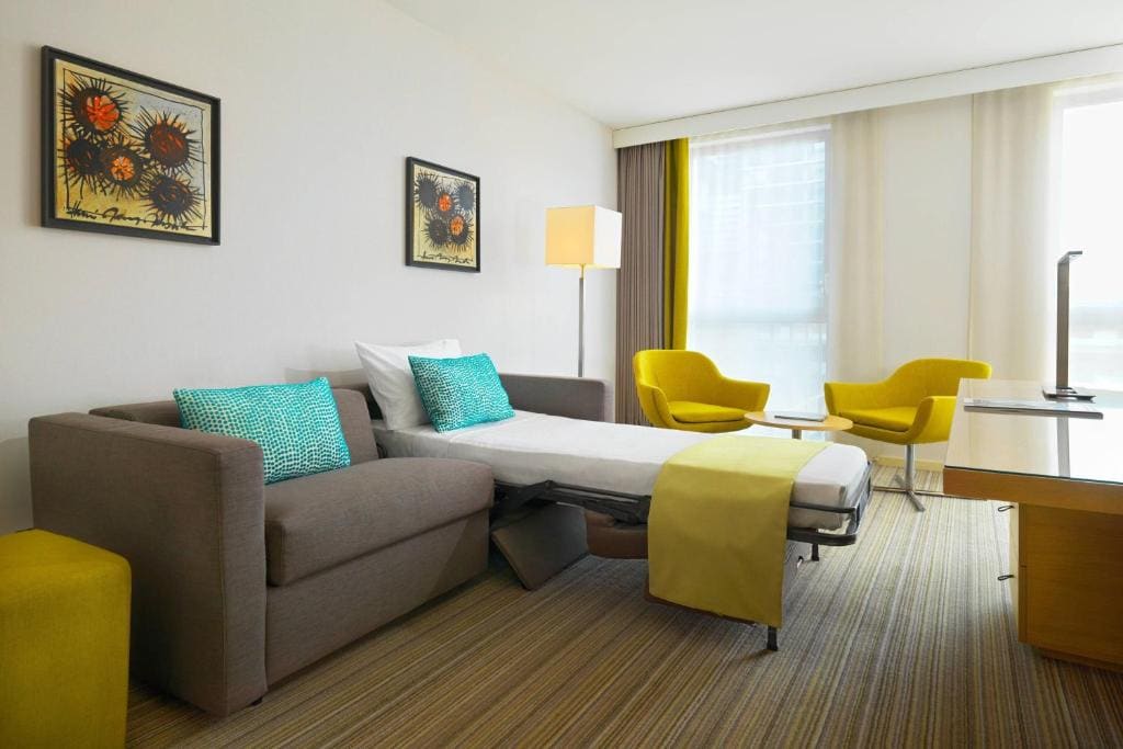 Courtyard Suite, 1 Bedroom 2 room Suite, 1 King room - Image 2