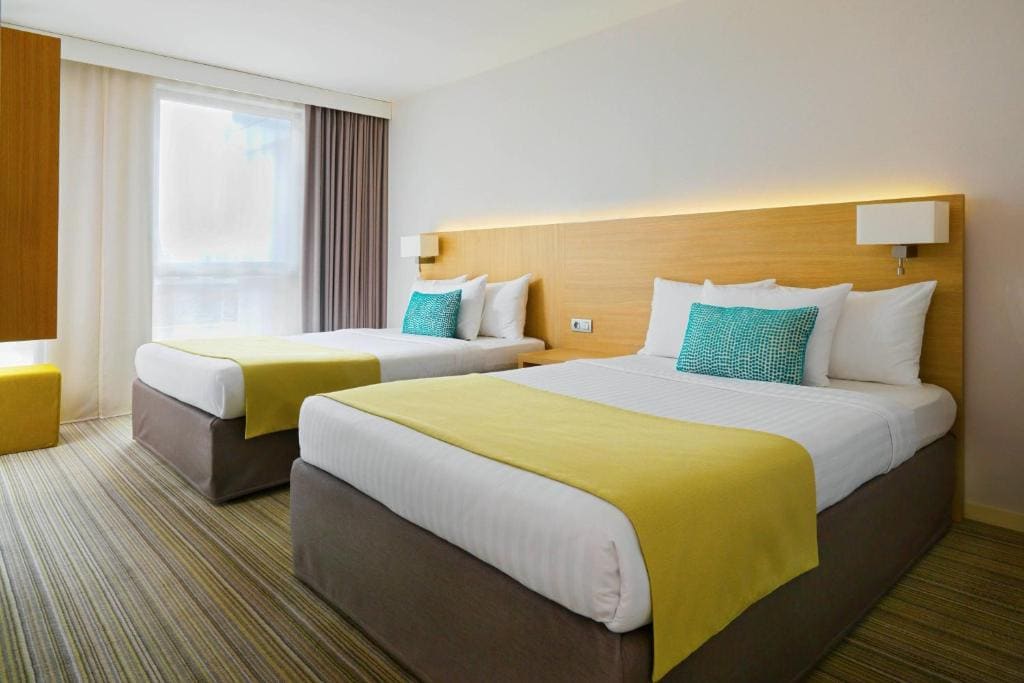 Courtyard Junior Queen Suite with Sofa Bed room - Image 1