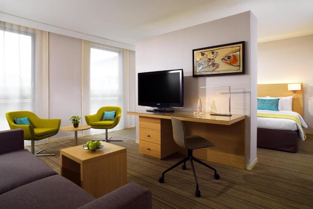 Courtyard Suite, 1 Bedroom 2 room Suite, 1 King room - Image 3