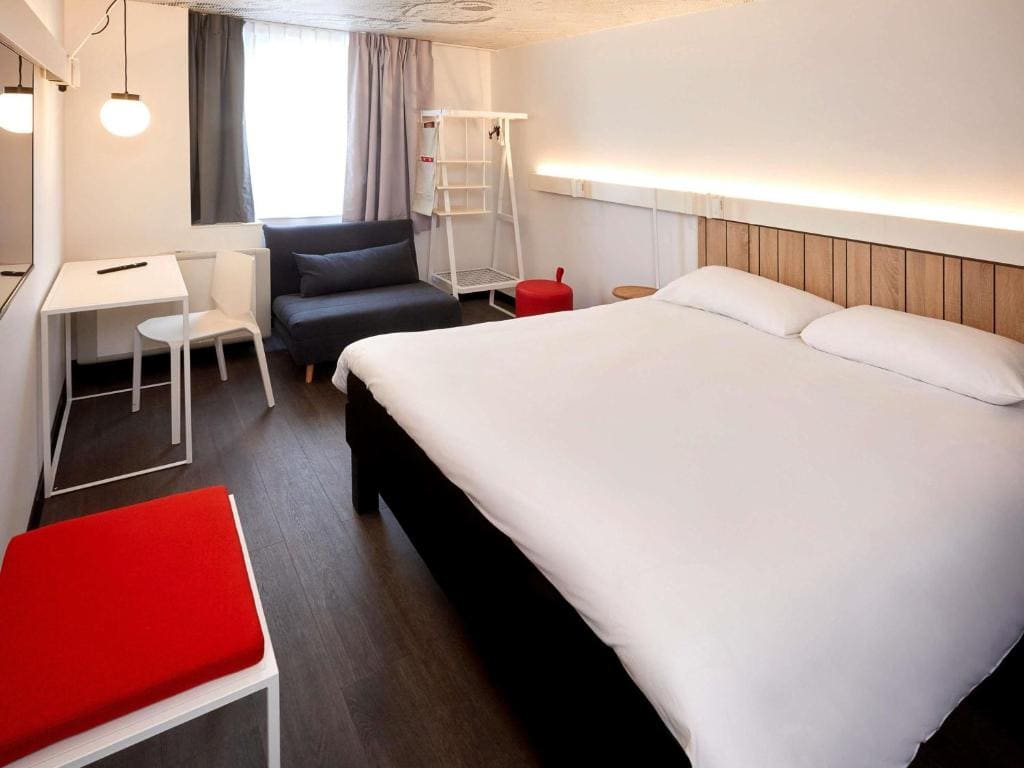 Standard Double Room with Sofa Bed room - Image 2