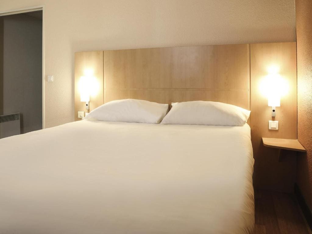 Standard Room with 1 Double Bed room - Image 1