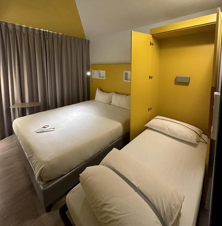 Triple Room with Double and Folding Bed room - Image 3