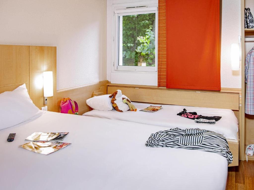 Double Room with Extra Bed room - Image 2