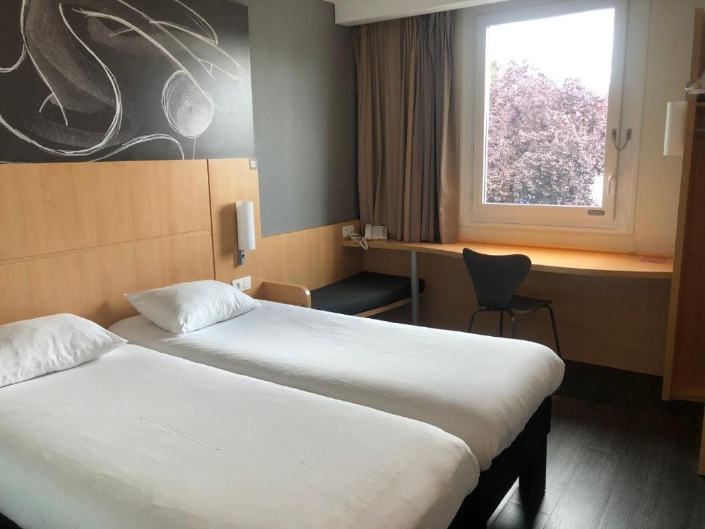 Standard Double Room with Sofa Bed room - Image 3