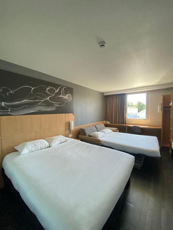 Standard Double Room with Sofa Bed room - Image 1