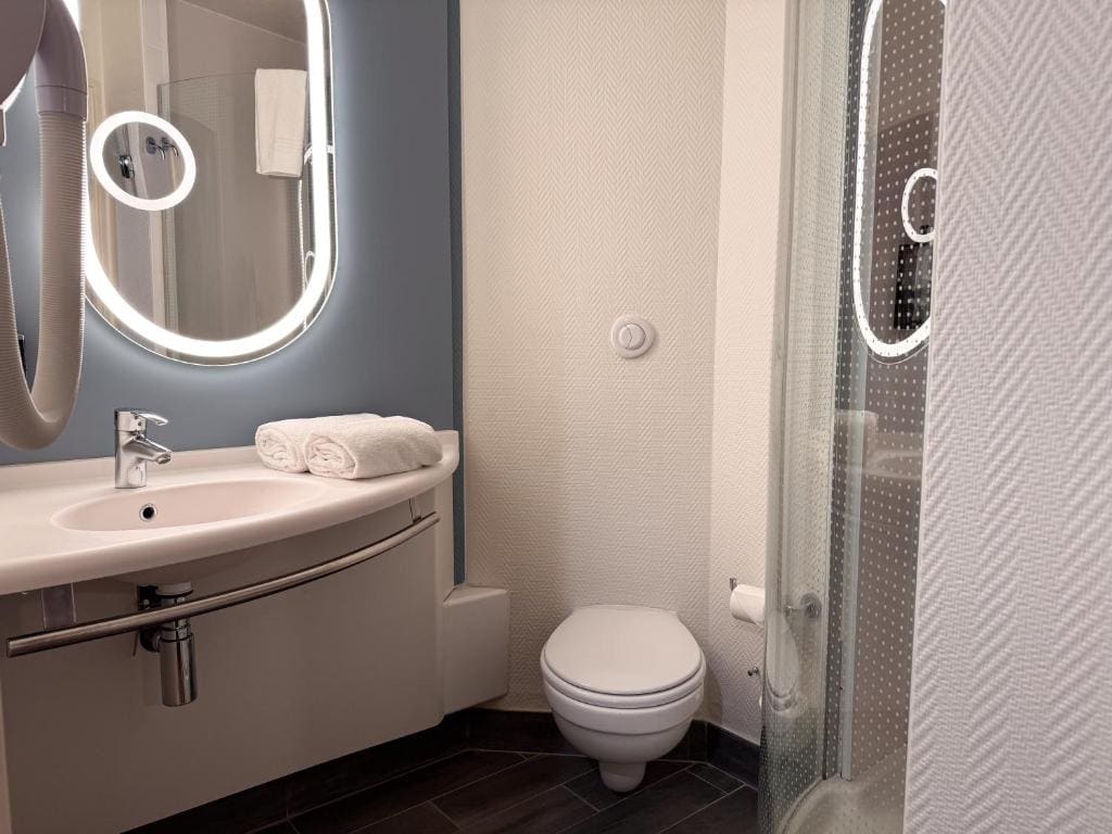Standard Triple Room room - Image 3