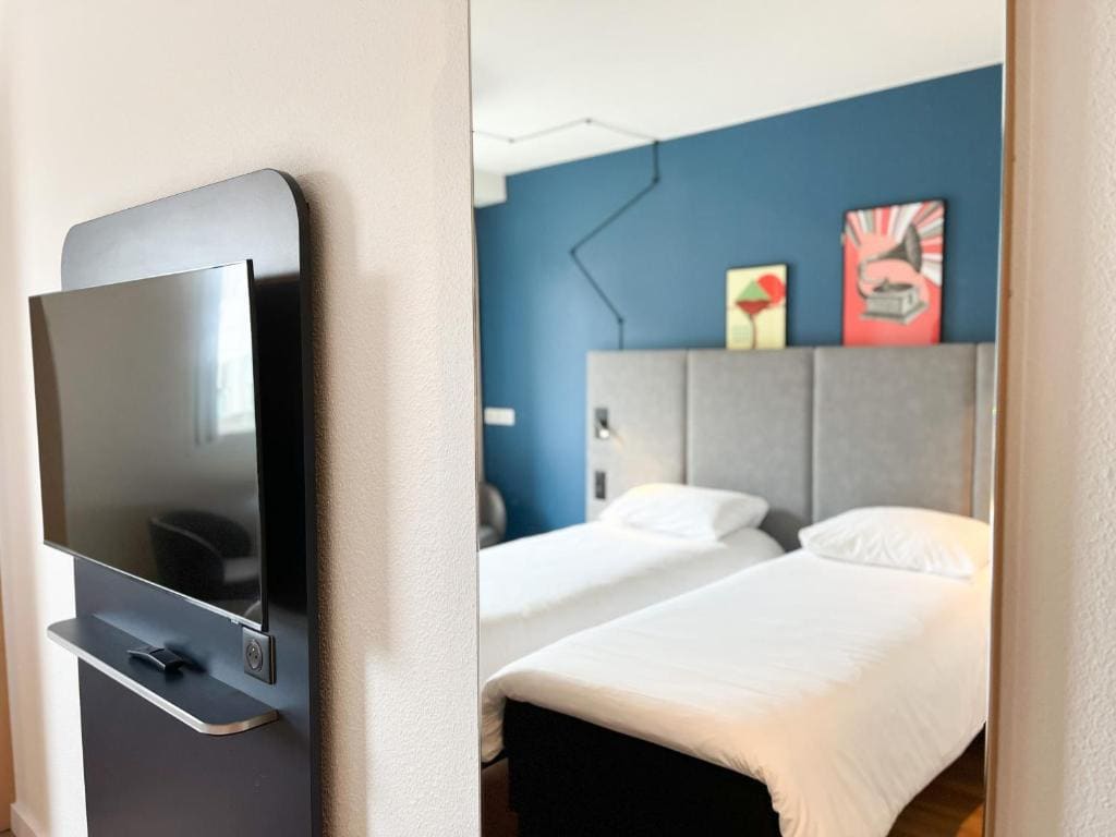 Standard Twin Room room - Image 3