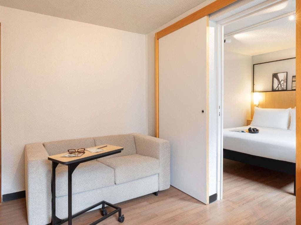 Superior Double Room with Sofa Bed room - Image 3