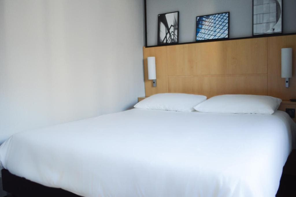 Superior Double Room with Sofa Bed room - Image 2