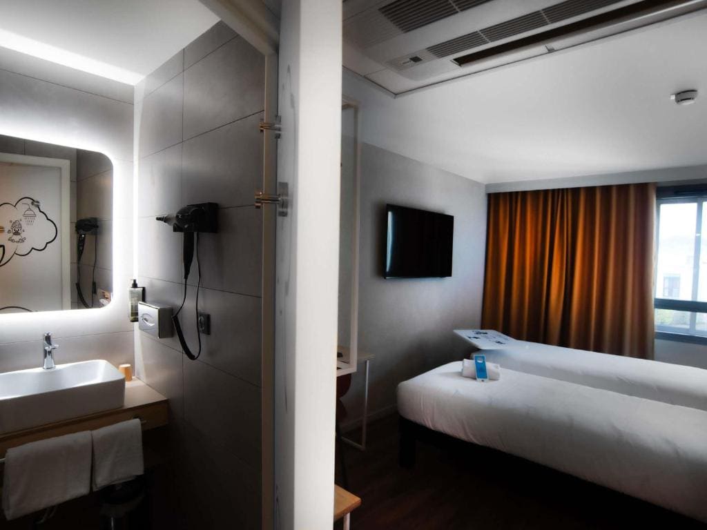 Standard Twin Room room - Image 1