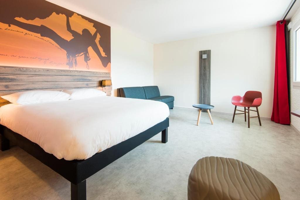 Standard Family Suite with One Double Bed and Sofa room - Image 2