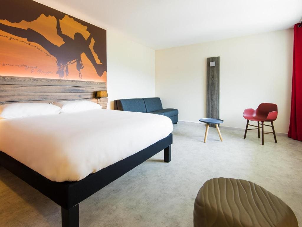 Standard Family Suite with One Double Bed and Sofa room - Image 3