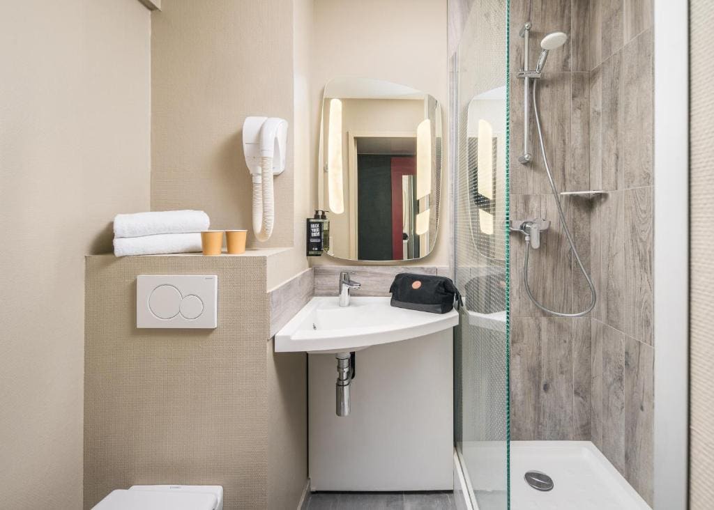 2 Adjacent Rooms room - Image 1