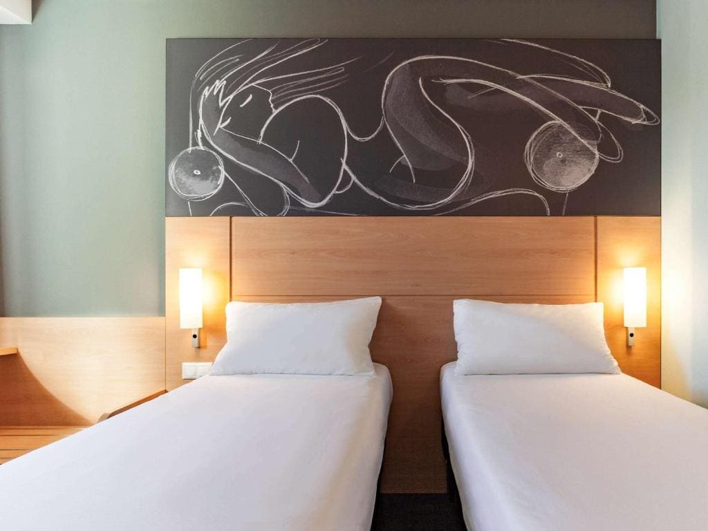 Standard Twin Room room - Image 3