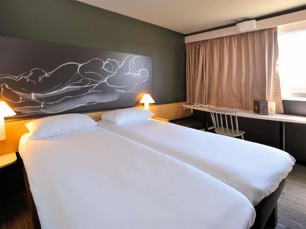 Standard Twin Room room - Image 1