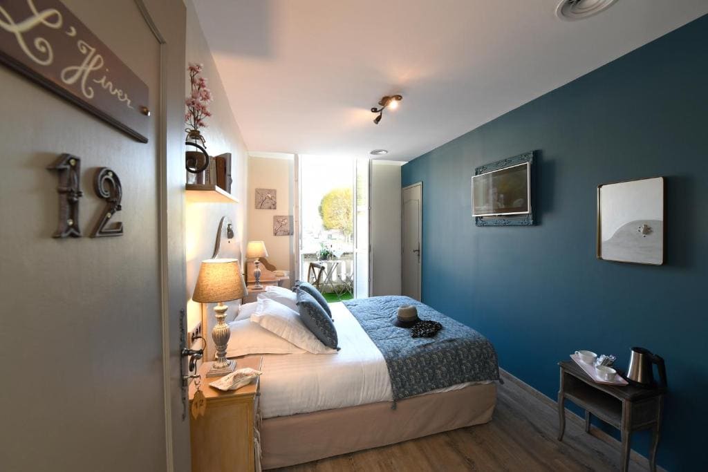Double Room with Balcony room - Image 2