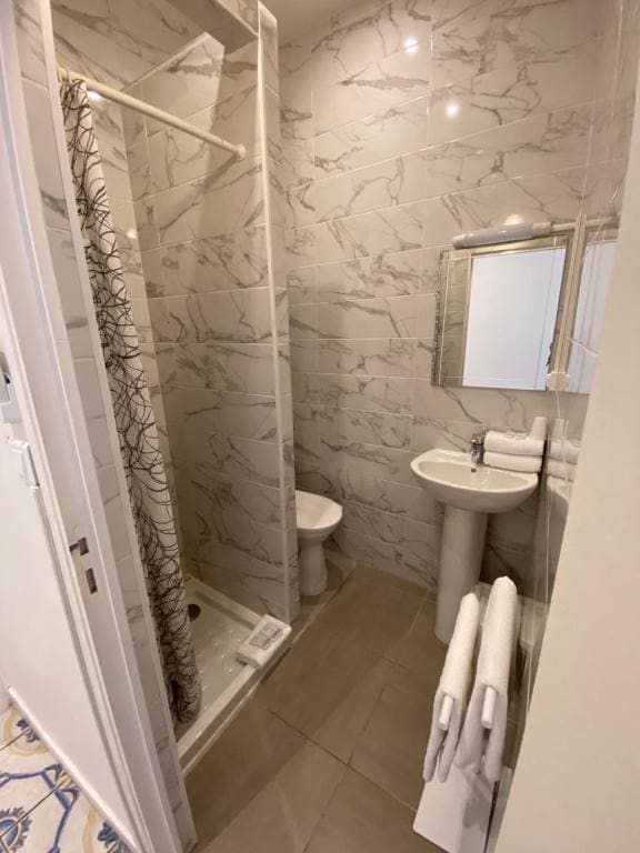 Family Room room - Image 2