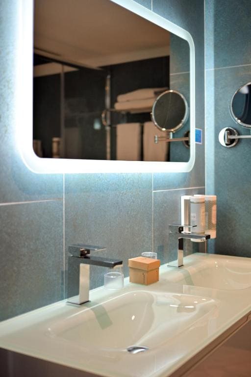 Deluxe Suite room - Image 2