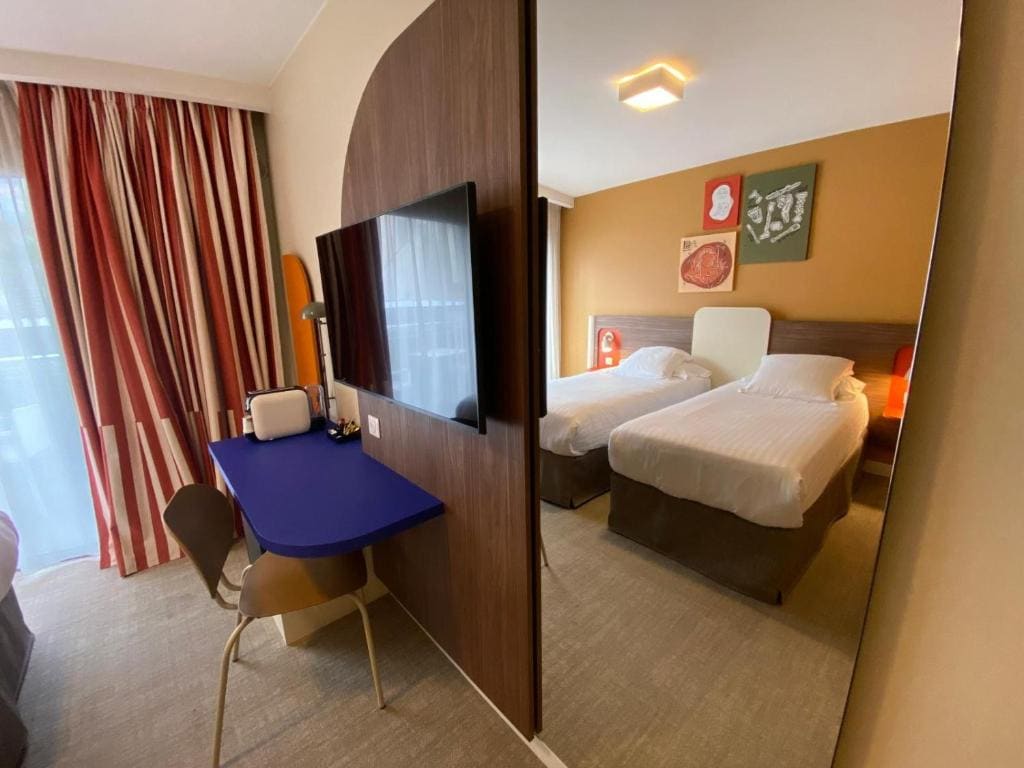 Prestige Twin Room room - Image 1