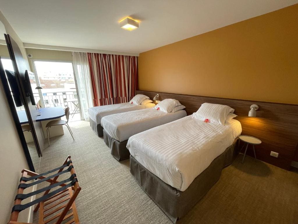 Prestige Triple Room room - Image 1