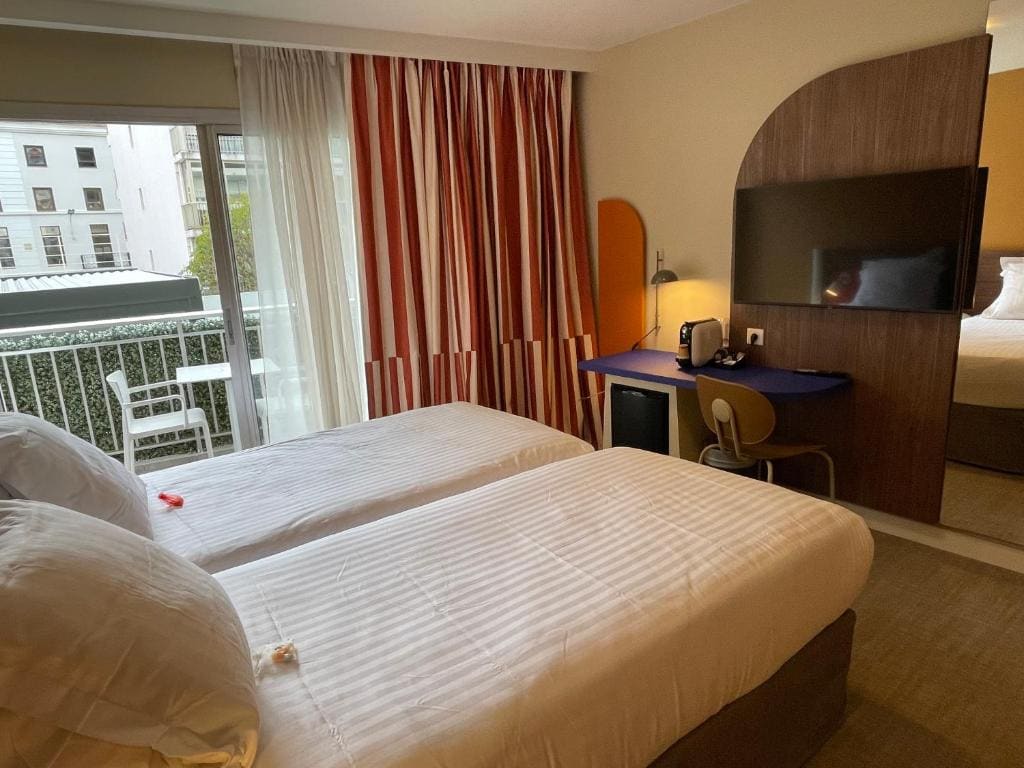 Prestige Twin Room room - Image 3